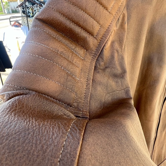 Men’s Leather Jacket - Picture 4 of 5